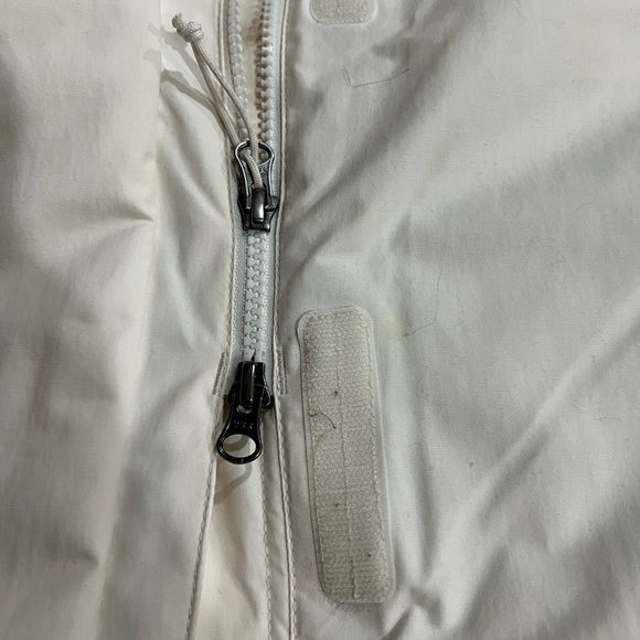 The North Face Women's Arctic Hooded Faux-Fur-Trim Parka - Picture 8 of 11